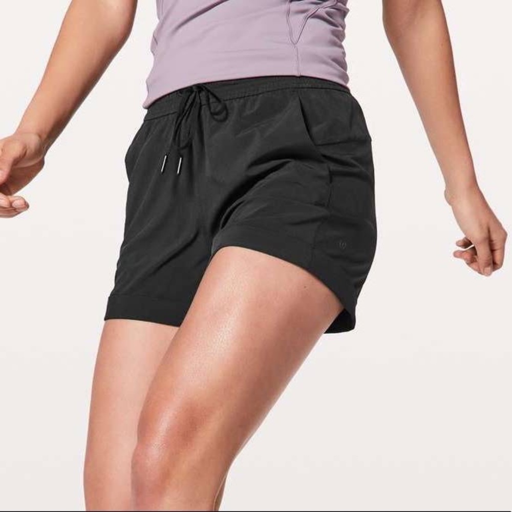 Lululemon spring breakaway shorts